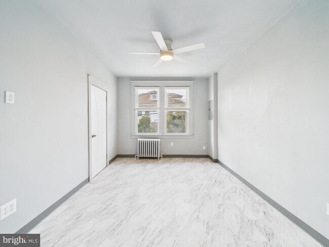 Building Photo - 246 S Fairview Ave