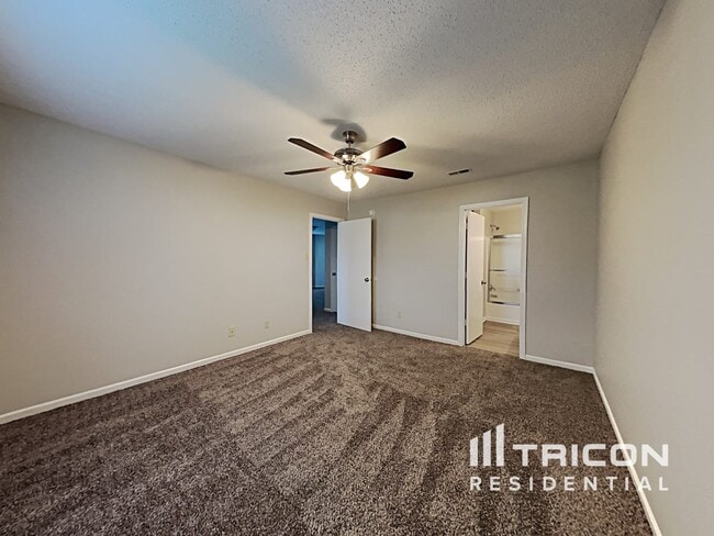Building Photo - 10664 Glenayr Dr