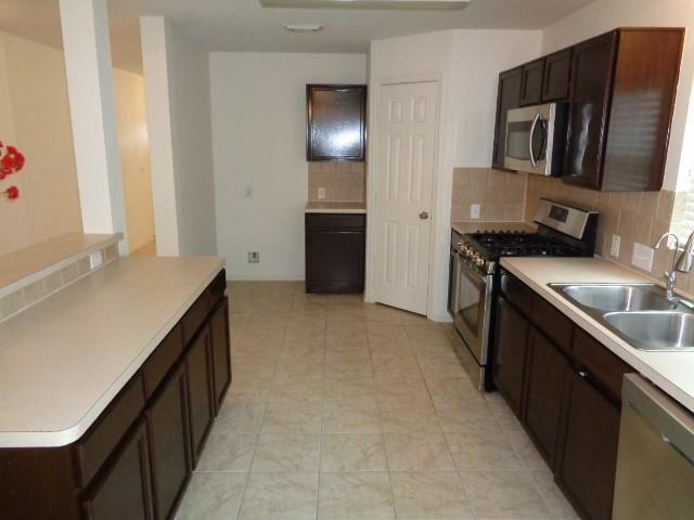 Building Photo - 15010 Sugarhollow Dr