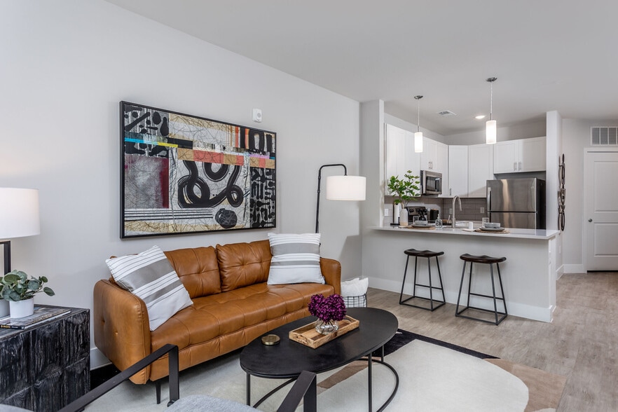 Centro at Pine Nash apartments — community photo - Centro at Pine Nash