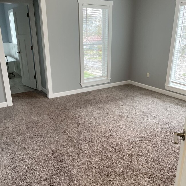 Building Photo - Small Town home ready for lease!