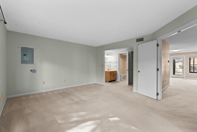 Building Photo - 221 Trailside Way