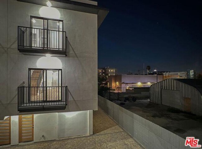 Building Photo - 5616.5 Fulcher Ave