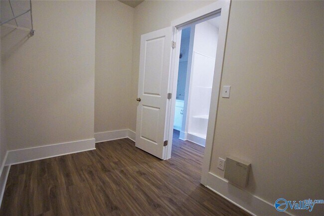 Building Photo - 104 Williams Pointe Boulevard SW