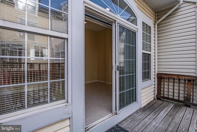 Building Photo - 5832 Cowling Ct