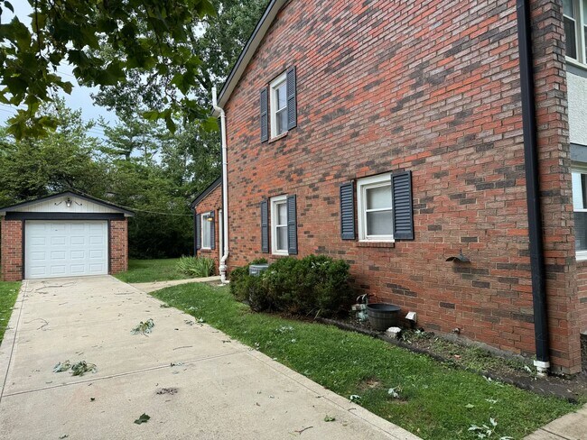 Building Photo - 4763-4765 Nugent Dr