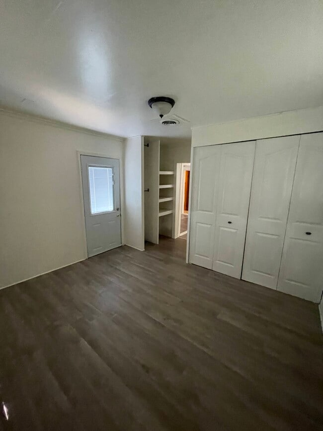 Building Photo - 2422 Stafford St