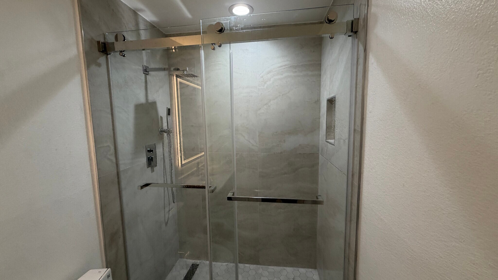 Building Photo - 10331 Lindley Ave