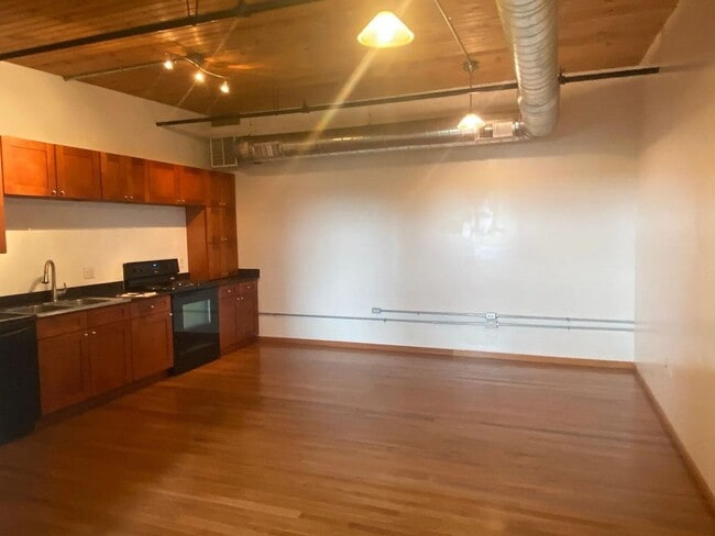 Building Photo - 111 N Main St