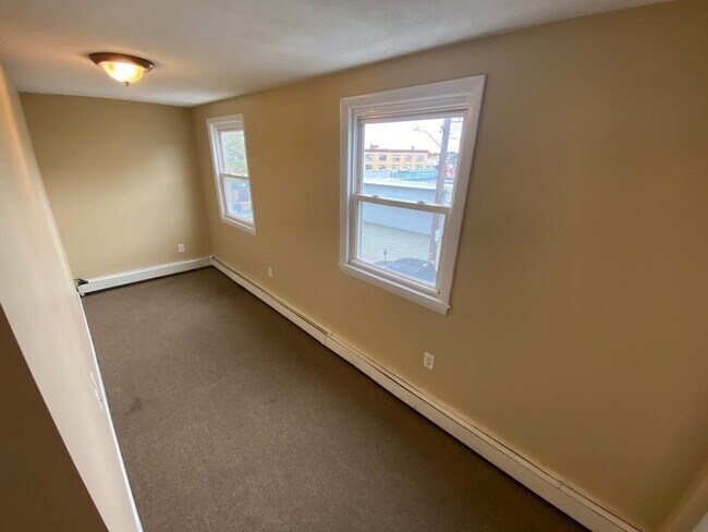 Building Photo - 5 Lowden Ave