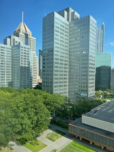 Building Photo - 320 Fort Duquesne Blvd
