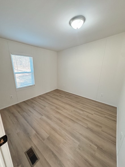 Building Photo - 512 Rock Creek Rd