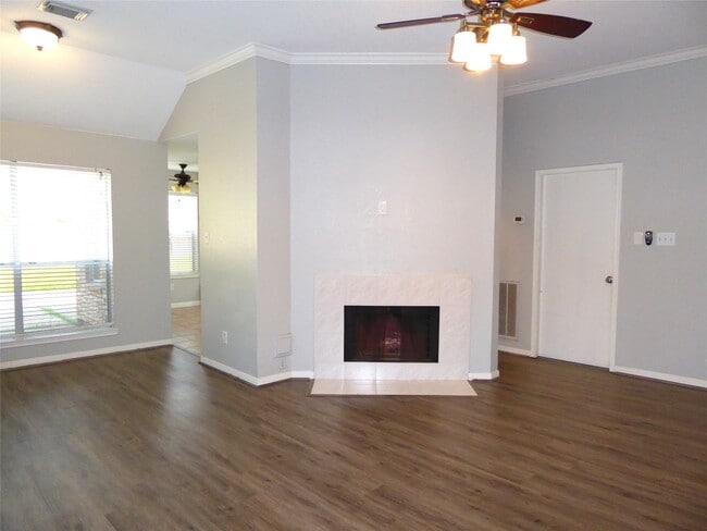 Building Photo - 6418 New World Dr