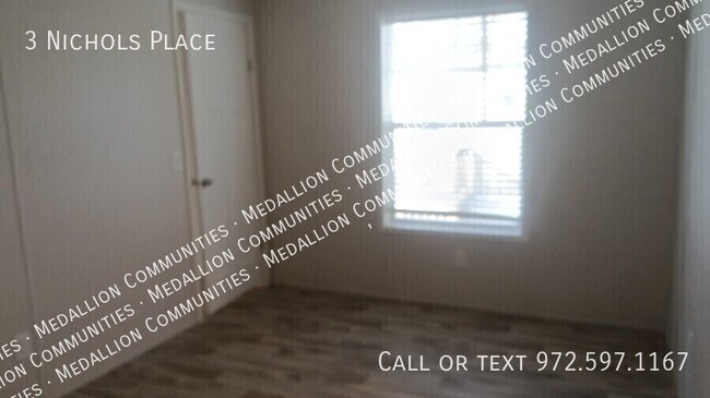 Building Photo - 3 Nichols Pl