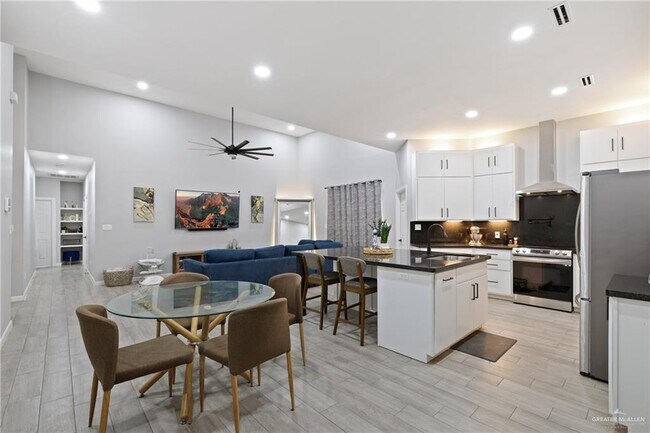 Building Photo - 16 Isabella Grace St