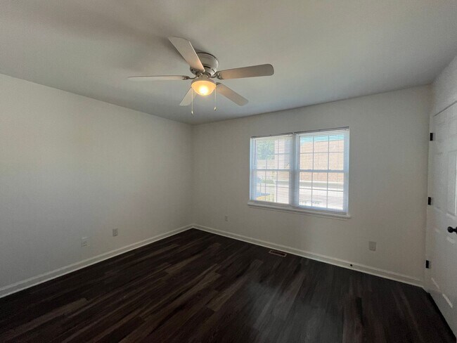 Building Photo - 154 Lullwater Dr