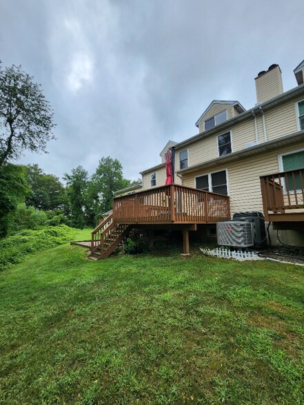 Building Photo - 648 Yale Ct