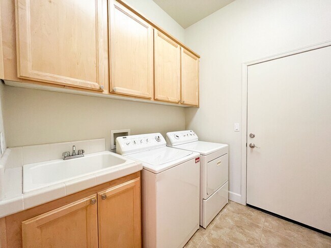 Building Photo - 1808 Spokane Rd