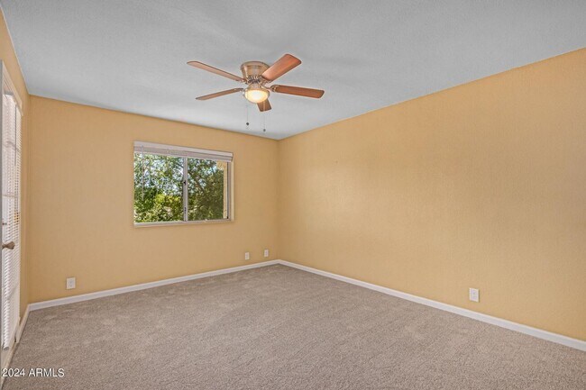 Building Photo - $500 OFF!!!!  at MOVE-IN -GREAT LOCATION -...