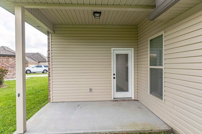 Building Photo - 3 Bedroom 2 bath for rent