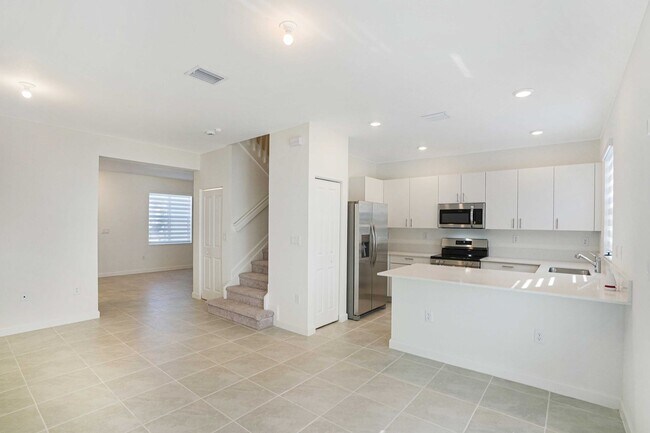 Building Photo - Brand new Townhome 3/2.5  Maximum 2 Cars