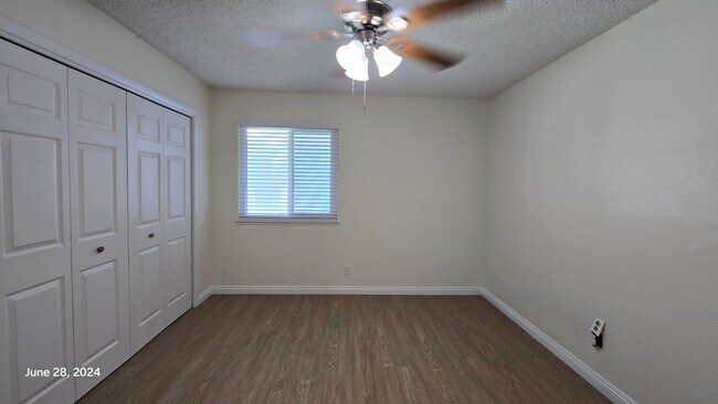 Building Photo - Stunning 3bed/2bath home nestled in a grea...
