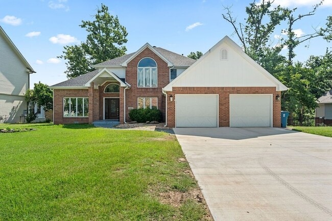 Primary Photo - 47 Stonehenge Dr