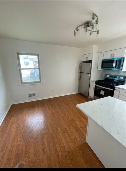 Dining Area - 588 McKinley St