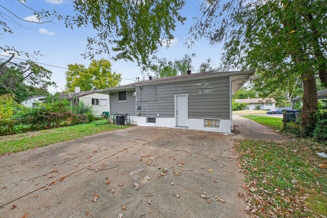 Building Photo - Section 8 Welcome