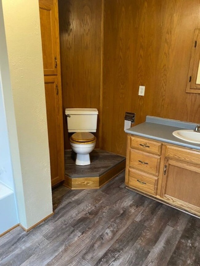 Building Photo - 3 Bedrooms, 2.5 Bathrooms Single Family Home in Staples, MN w/2+ car garage