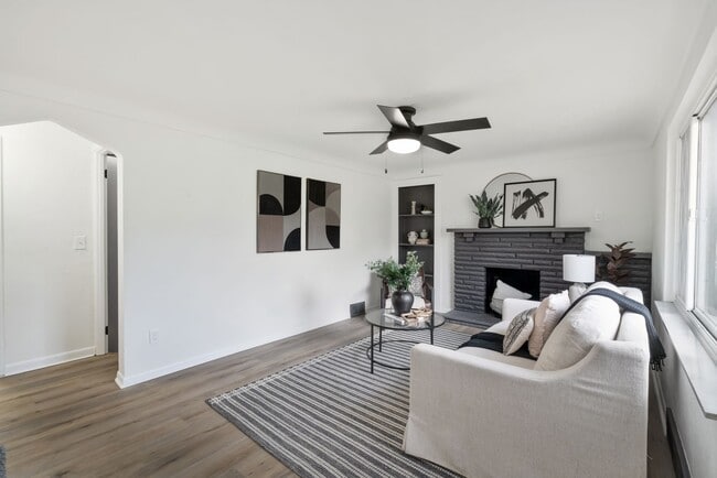 Building Photo - Stunning 3 bedroom home in Duquesne availa...