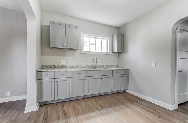 Building Photo - Three Bedroom Home for Lease in Dayton!