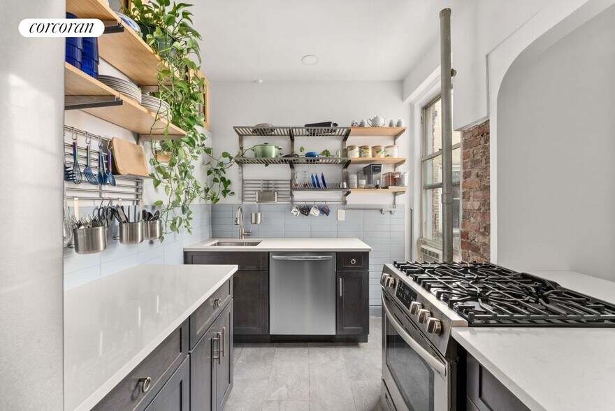 Building Photo - 811 Walton Ave
