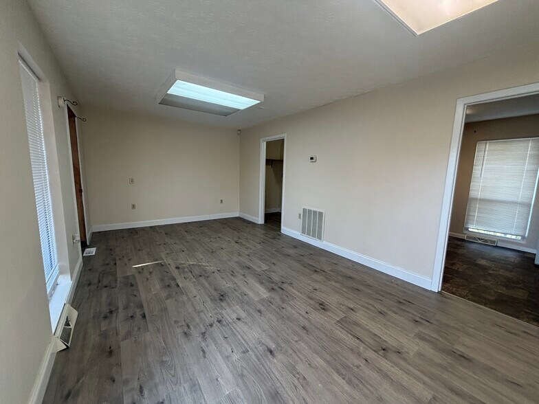 Living room - 2643 Lake City Hwy