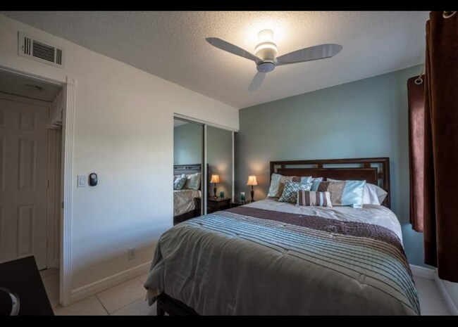 Building Photo - 303 Liberty Ct