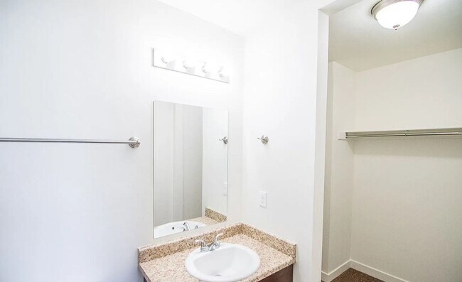 Building Photo - 795 E 500 S