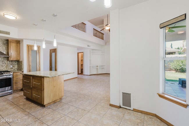Building Photo - 3733 Tierra Campa Dr