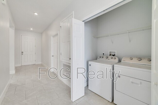 Building Photo - 128 Willow Dr