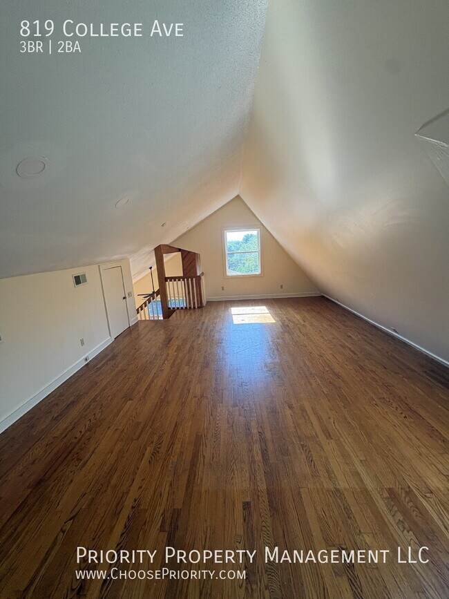 Building Photo - 819 College Ave