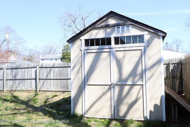 Building Photo - 585 Sica Ln