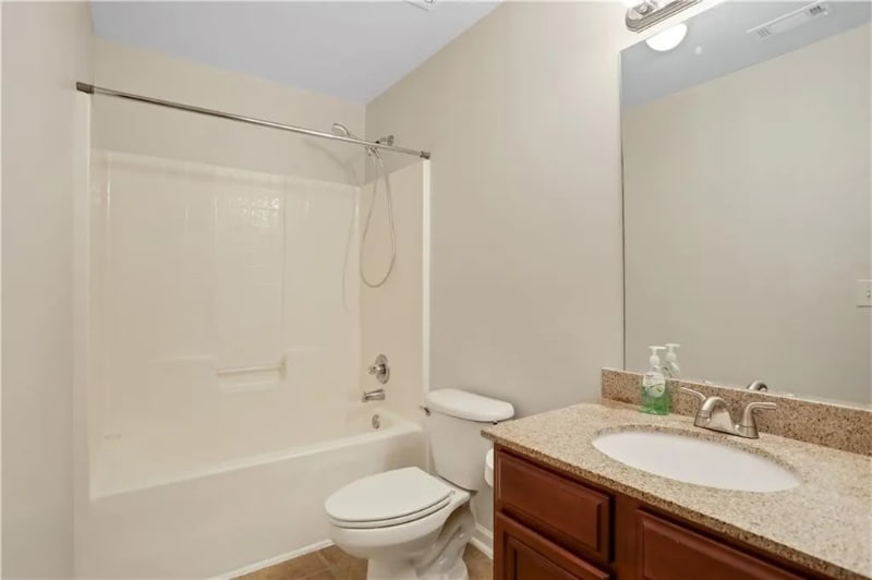 Building Photo - 526 Tufton Tr