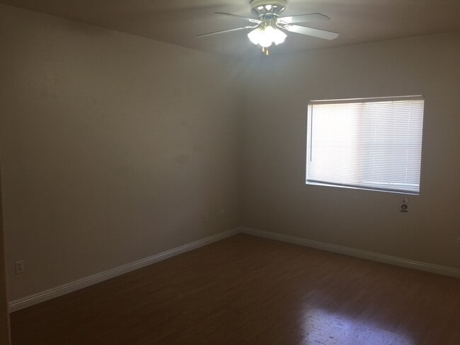 Building Photo - Perfect 2 bed/2 bath condo in Summerlin!