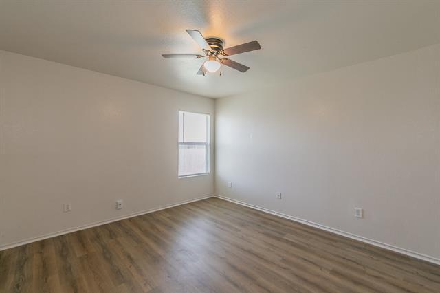 Building Photo - 213 Cres Ridge Dr