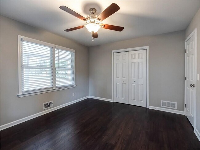 Building Photo - 4745 Hillside Dr