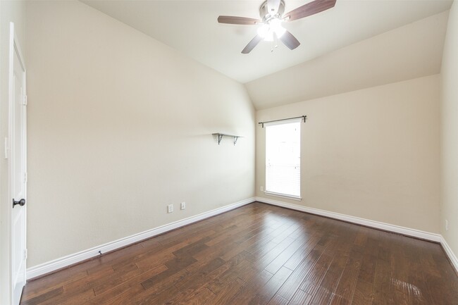 Building Photo - 27106 Cross Pointe Ct