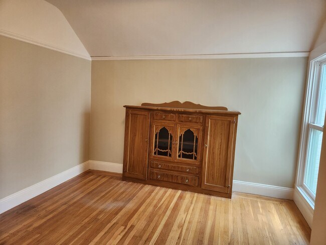 Building Photo - 560 Diamond St