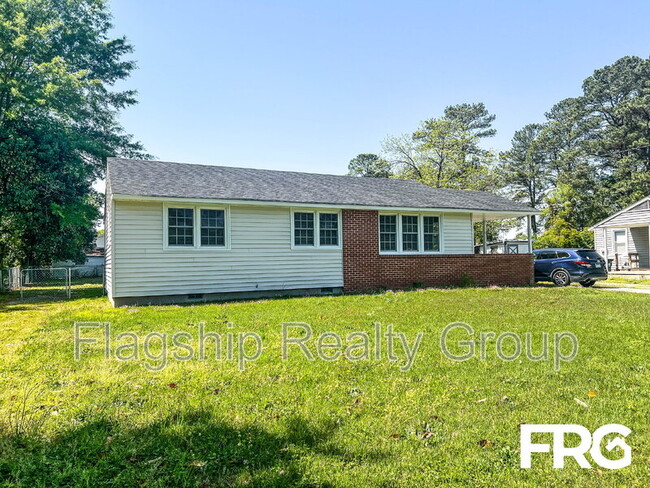 Building Photo - 1305 Robin St