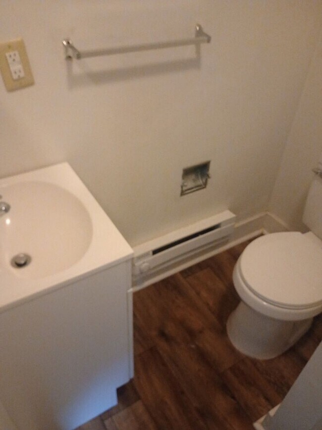 Building Photo - 713 W Adams St