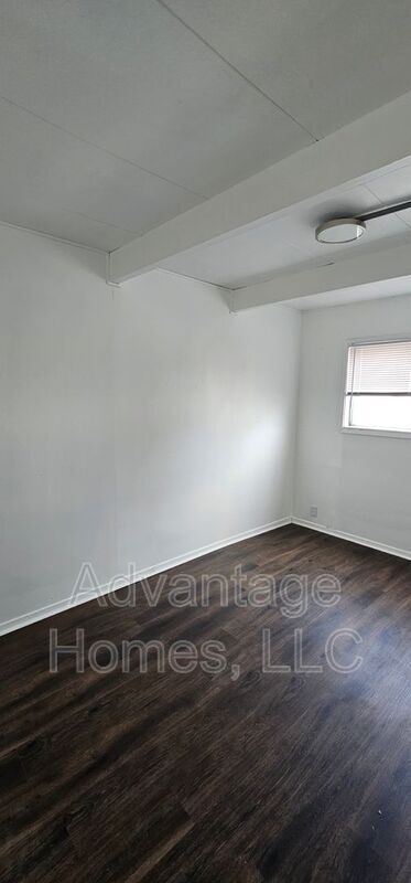 Building Photo - 911 N 70th Terrace