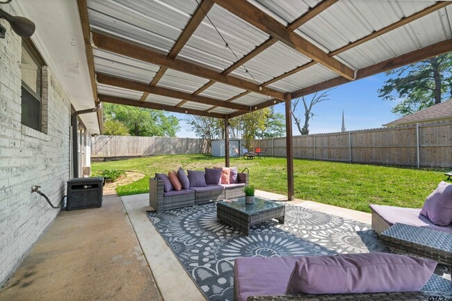 Building Photo - 10801 Harvest Wood Dr